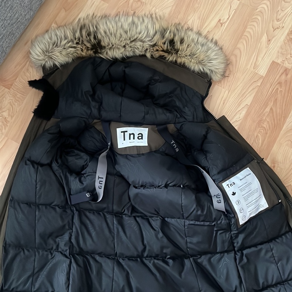 Aritzia/tan Bancroft parka medium olive green - Picture 10 of 15